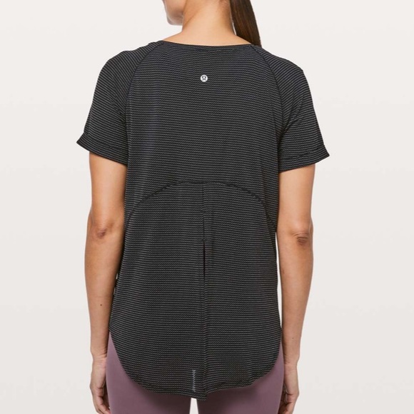 Lululemon / Open Up Tie Back Tee / US 2 - Picture 2 of 6
